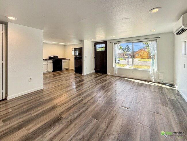 Building Photo - 1110 Potter Ave