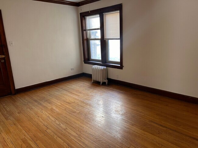 Building Photo - 3152 N Linder Ave