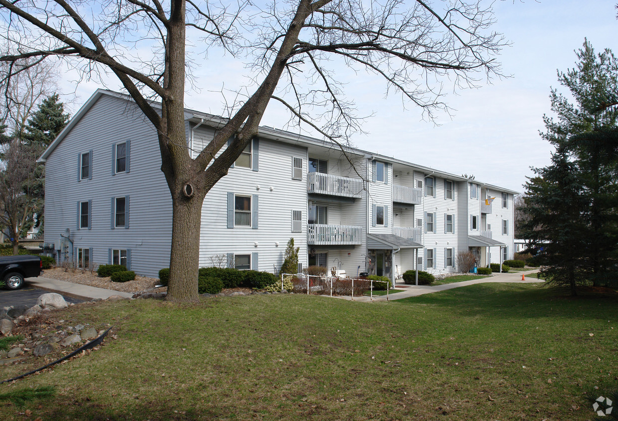 Foto del edificio - The Meadows Senior Apartments