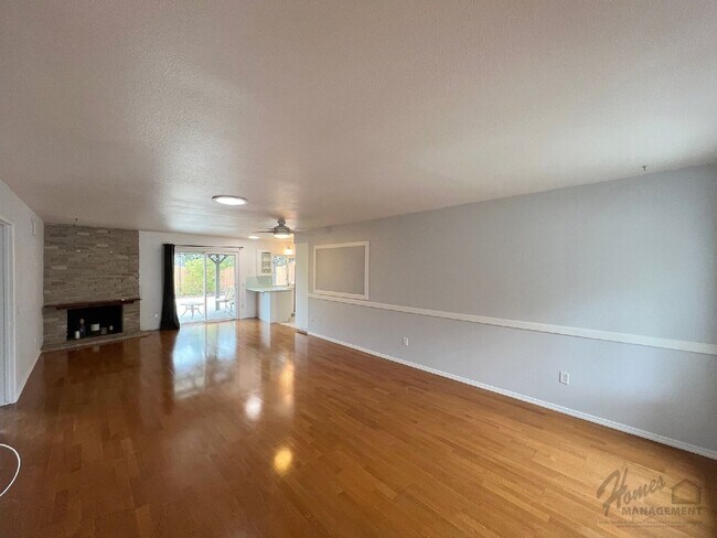 Foto del edificio - Homes Management - 3 bed, 2 bath home off Oak Hill