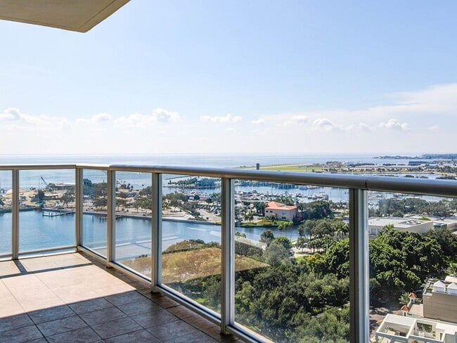 Foto del edificio - 400 Beach Dr NE