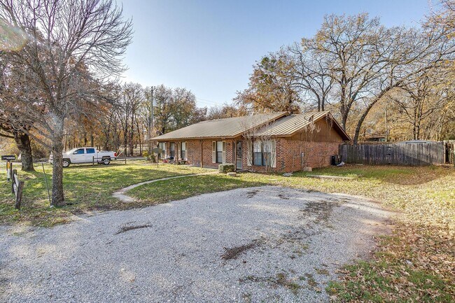 Foto del edificio - 6530 Fall Creek Hwy