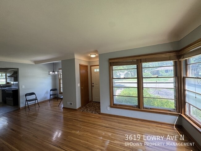 Foto del edificio - 3619 Lowry Ave N