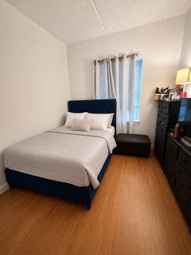 Photo - 2026 Westchester Ave Apartment