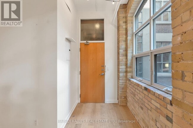 Building Photo - 383 Adelaide St E