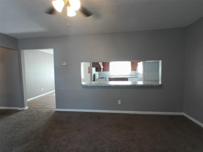 Building Photo - 212 W Rose Dr