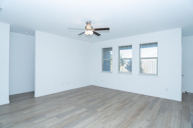 Foto del edificio - Big Yard, Big Comfort — Your Little Elm Home Awaits!