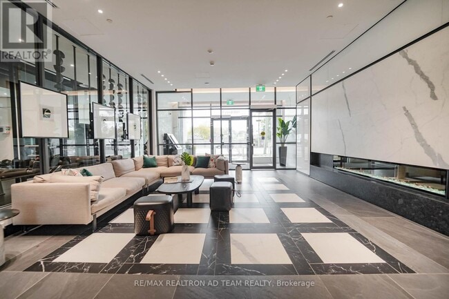 Building Photo - 1480 Bayly St