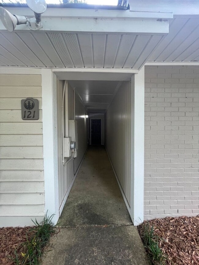 Building Photo - 121 Cedar Ct