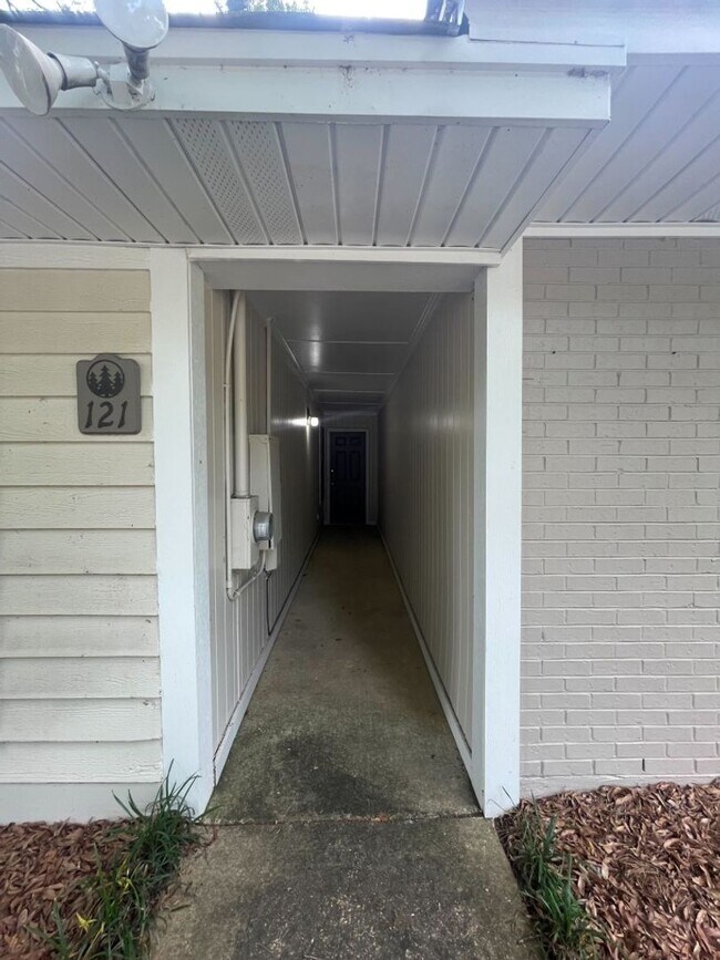 Foto del edificio - 121 Cedar Ct