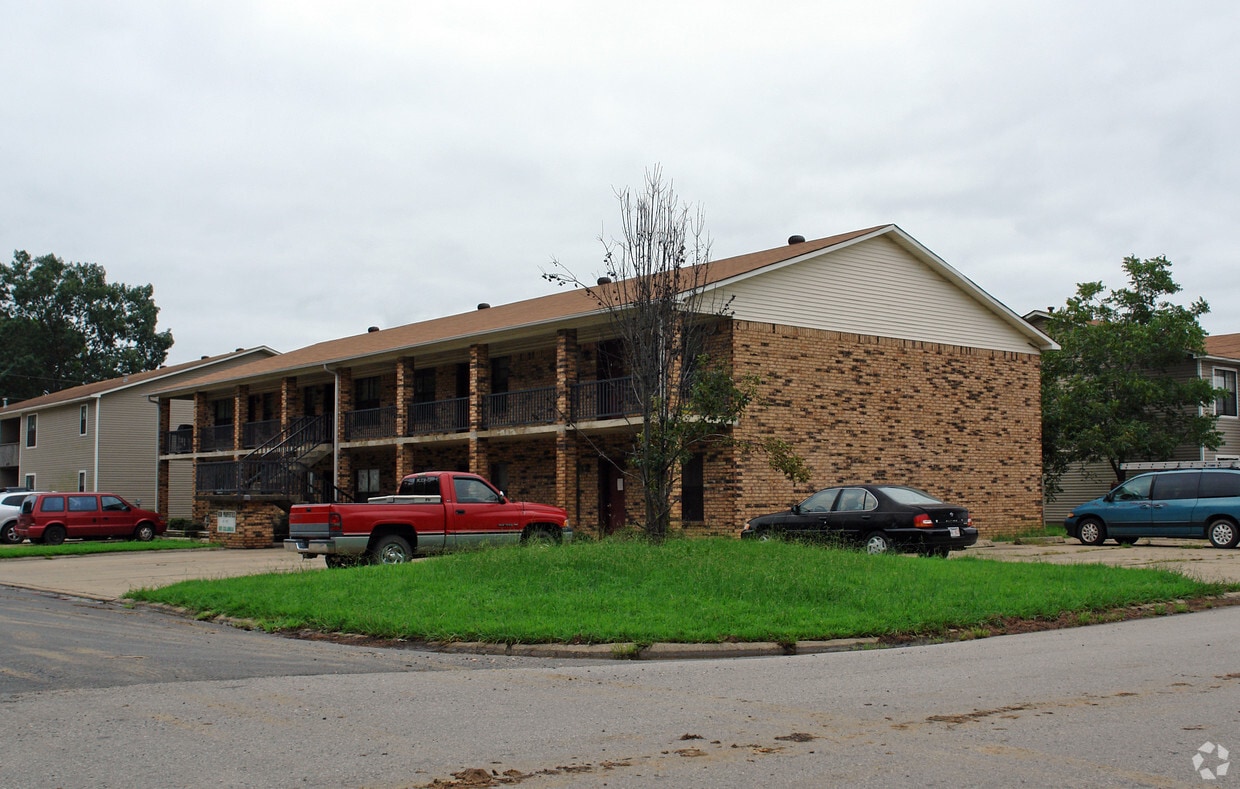 Primary Photo - 601 Columbia Ave