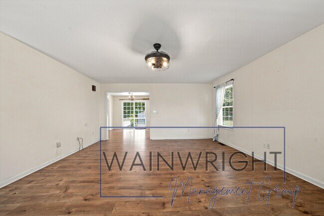 Foto del edificio - Lake Access Home Wirtz, VA