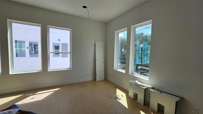 Building Photo - 3405 St Emanuel St