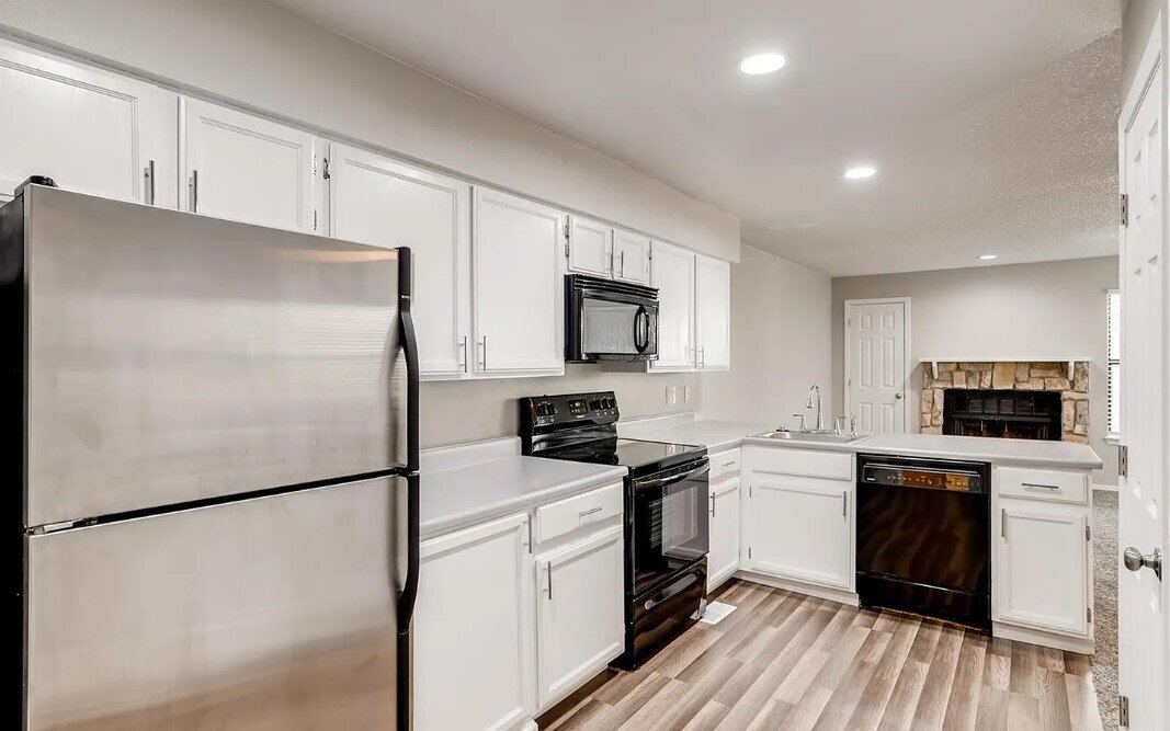 "Cozy 1-Bedroom Retreat with Quartz Finish... - "Cozy 1-Bedroom Retreat with Granite Finis...