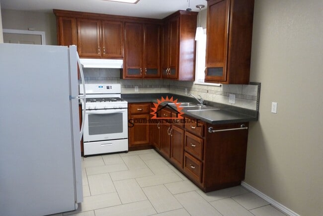 Building Photo - Beautiful one bed one bath apartment--wate...