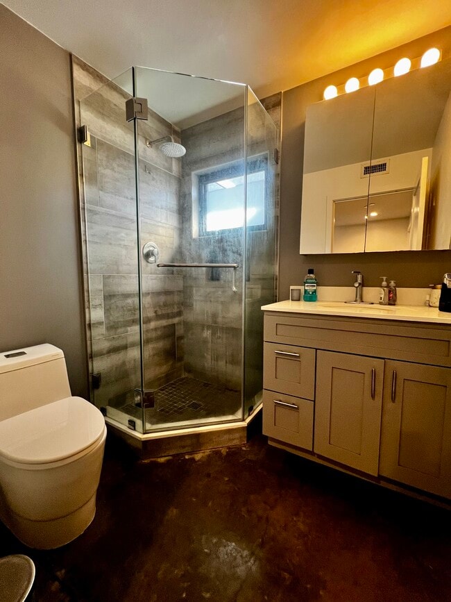 Building Photo - 4610 E 4th St