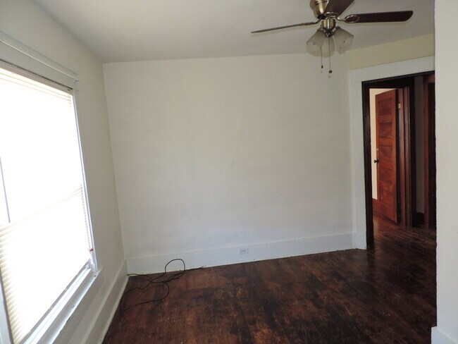 Foto del edificio - 108 S College St