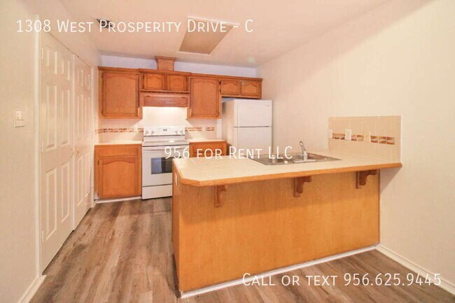 Foto del edificio - 1308 W Prosperity Dr