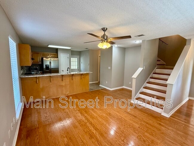 Building Photo - 2121 Pin High Dr