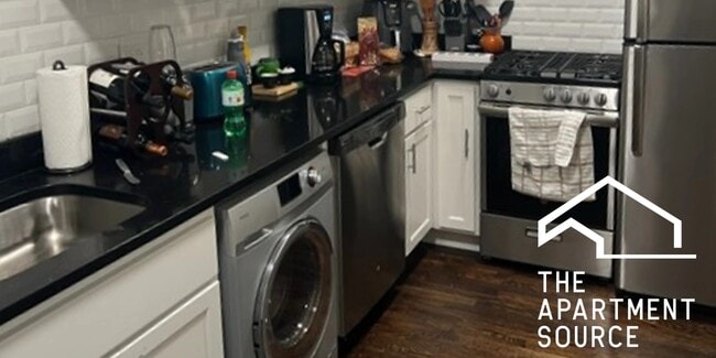 Building Photo - 320 Lee St