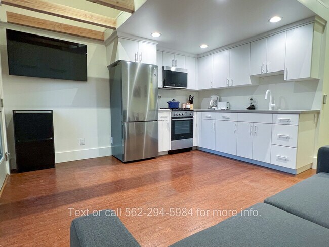 Foto del edificio - 4040 E Vermont St