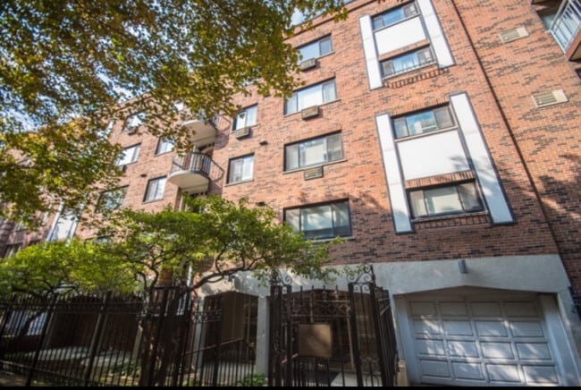 Building Photo - 2336 N Commonwealth Ave