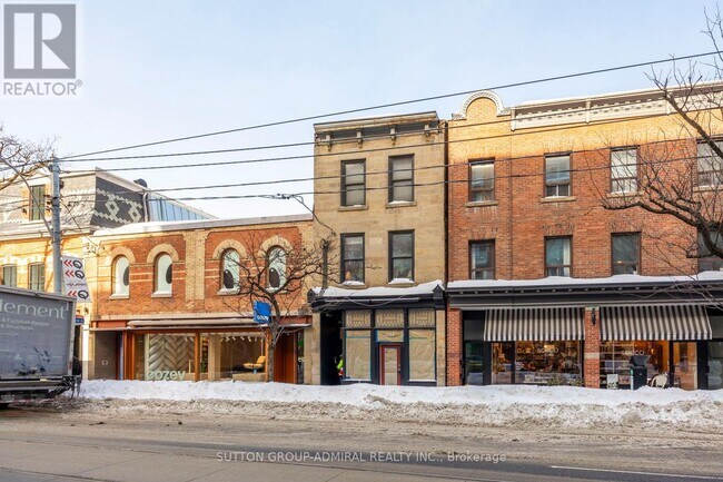 Photo du bâtiment - 1024 Queen St W