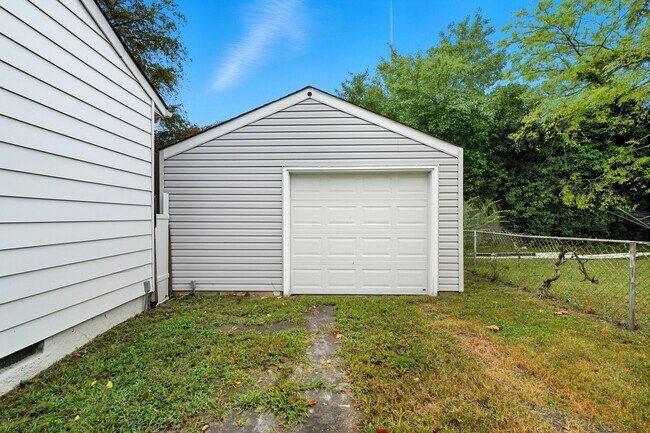 Building Photo - 837 Tifton St