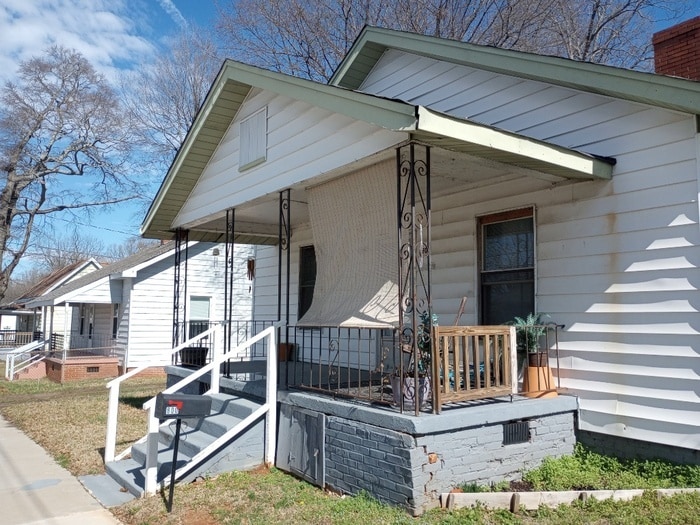 Primary Photo - 800 N Sloan St
