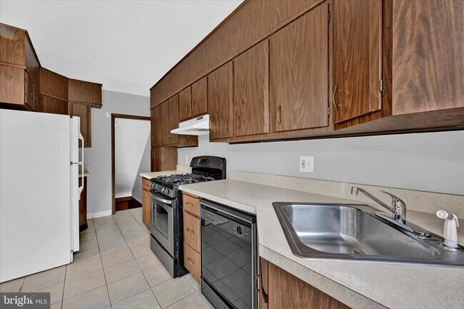 Foto del edificio - 1357 E Northern Pkwy