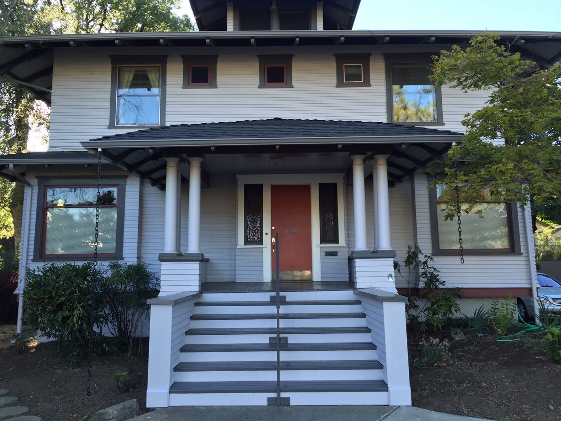 Front view - 746 NW 6th St