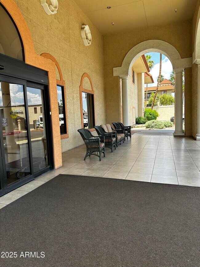 Foto del edificio - 10330 W Thunderbird Blvd