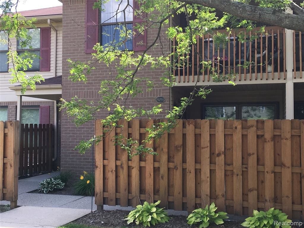 19293 Surrey Ln, Northville, MI 48167 Condo for Rent in Northville