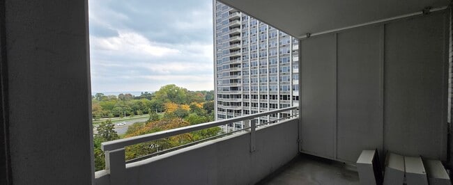 Foto del edificio - 4250 N Marine Dr