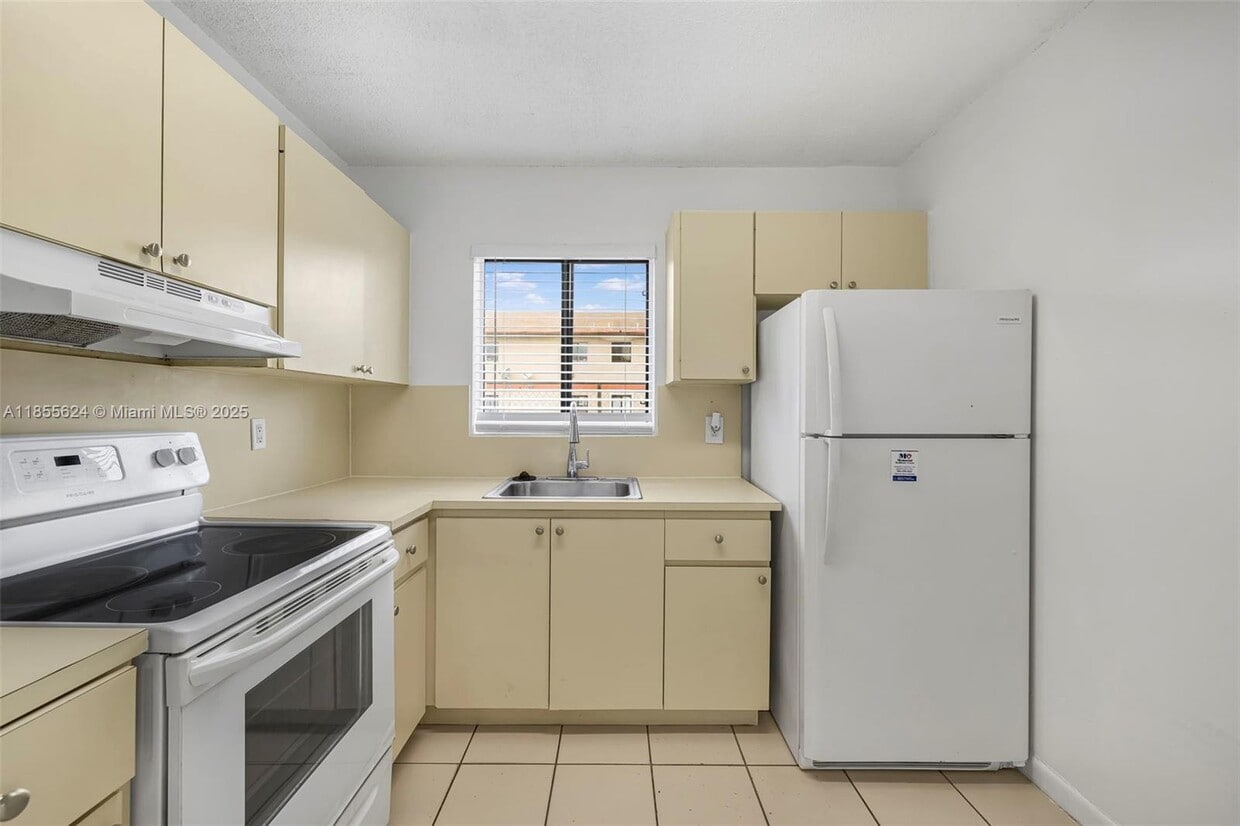 Primary Photo - 6165 W 22nd Ct