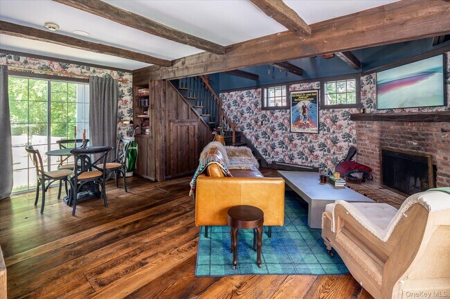 Foto del edificio - 459 Old Post Rd