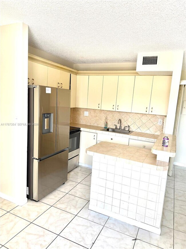Foto del edificio - 455 NW 210th St