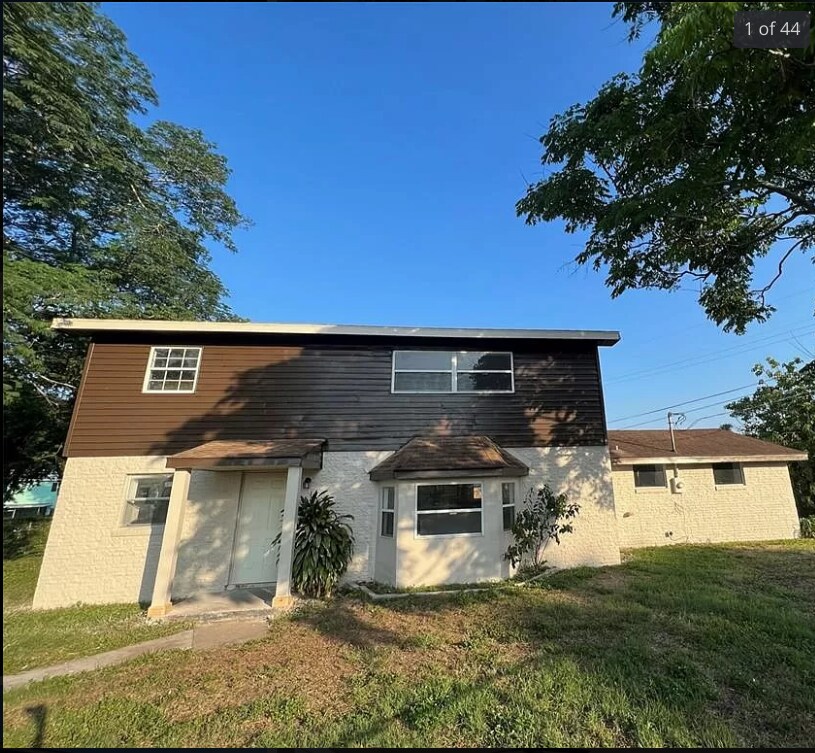 Foto principal - 2224 Crosby St