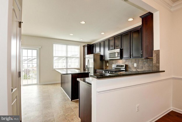 Foto del edificio - 23134 Dunlop Heights Terrace