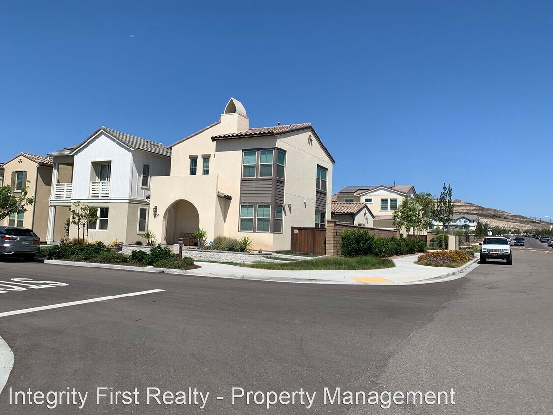 4 br, 3 bath House 1207 Camino Levante House Rental in Chula Vista