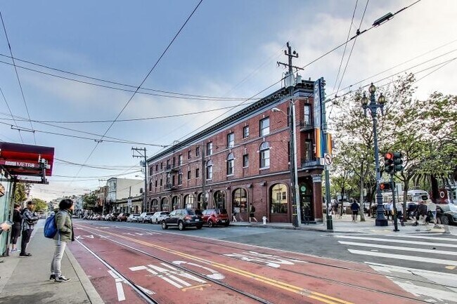 Building Photo - bedroom in San Francisco CA 94114