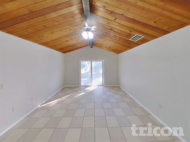 Foto del edificio - 4720 Palm Aire Cir