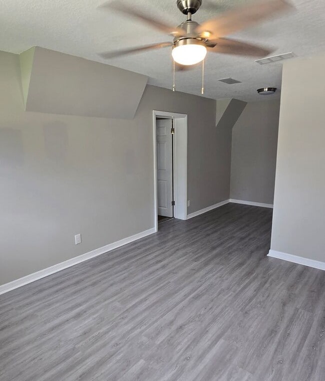 Building Photo - Beautiful 4-bedroom, 2-bath home in Orange...