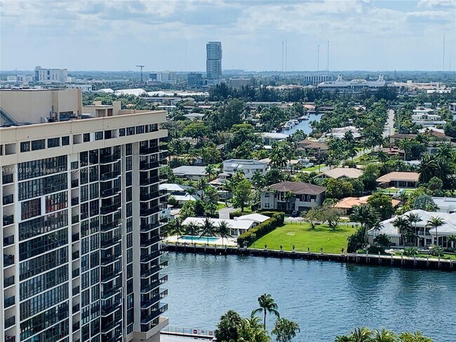 Foto del edificio - 1985 S Ocean Dr