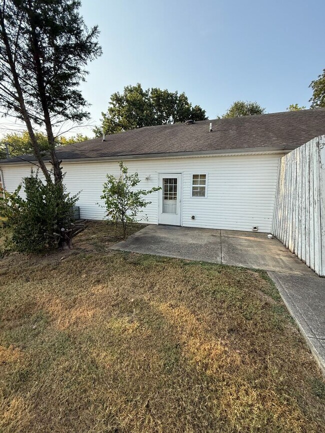 Foto del edificio - 104 Cedar Tree Ln