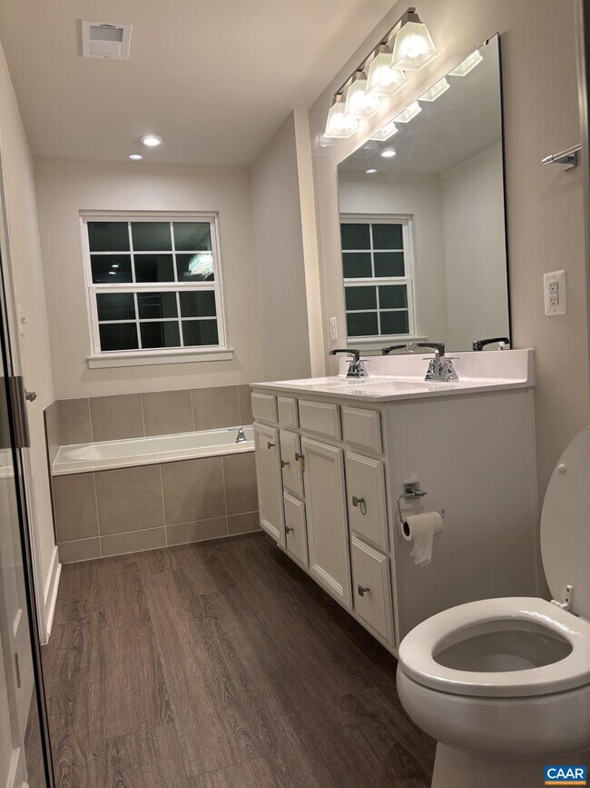Foto del edificio - 2406 Crescent Wy