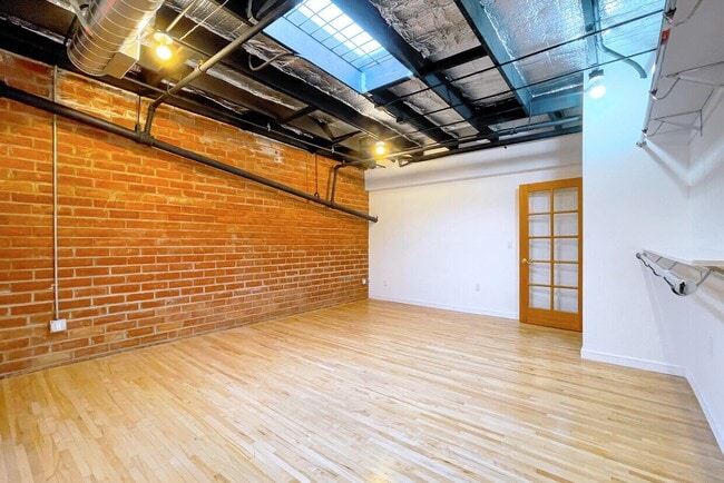 Building Photo - 5401 Alvern Cir