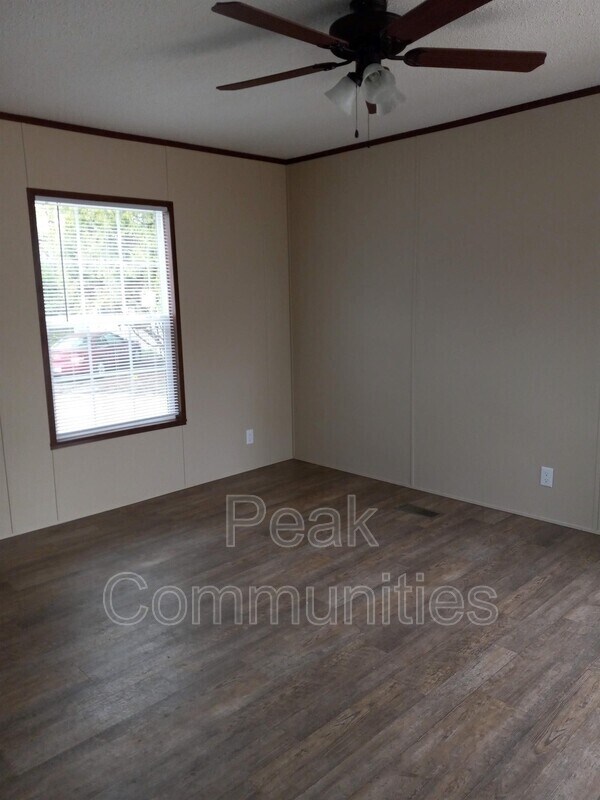 Foto del edificio - 566 Shady Brook Hts