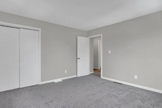 Building Photo - 140 Cherry St