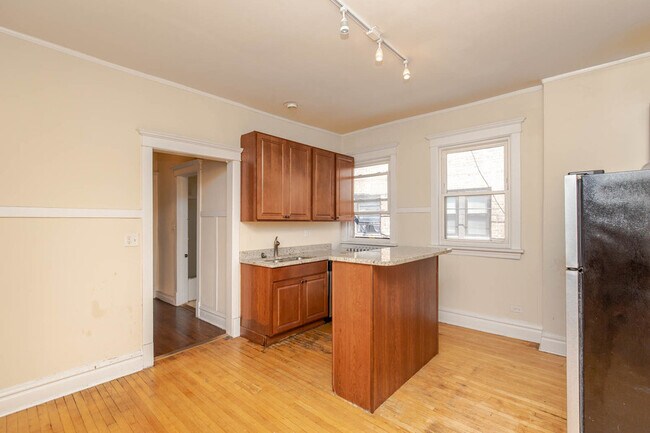 Building Photo - 3417 W Fullerton Ave